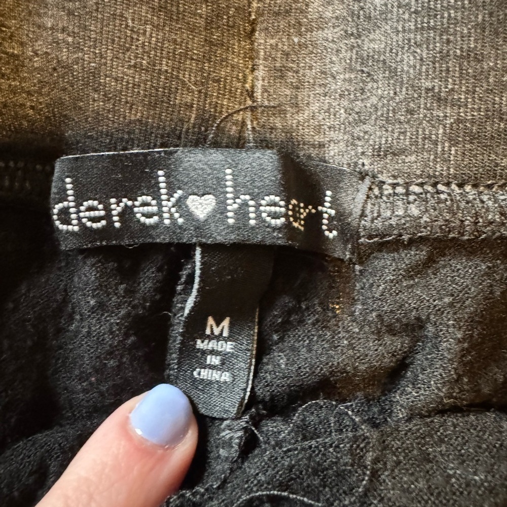 Derek Heart faded black Shorts, size medium - Picture 4 of 6